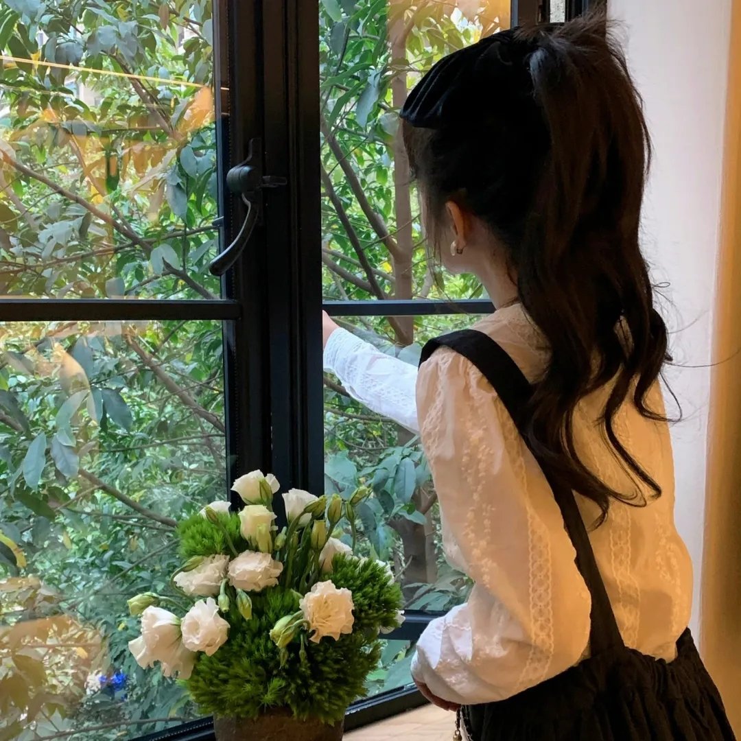 柏婷娜小姐